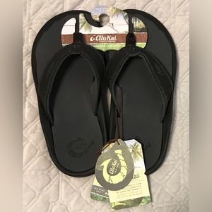 OluKai Ohana sandals size 9 black dark shadow NWT